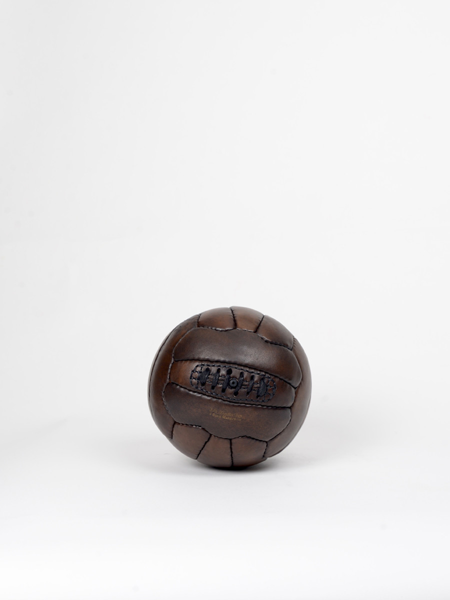 ballon de football vintage en cuir années 1950 miniature